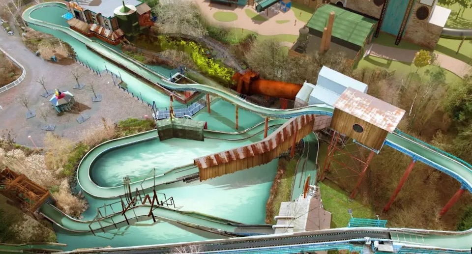 Walibi Belgium Dock World Flash Back Eingang Artwork