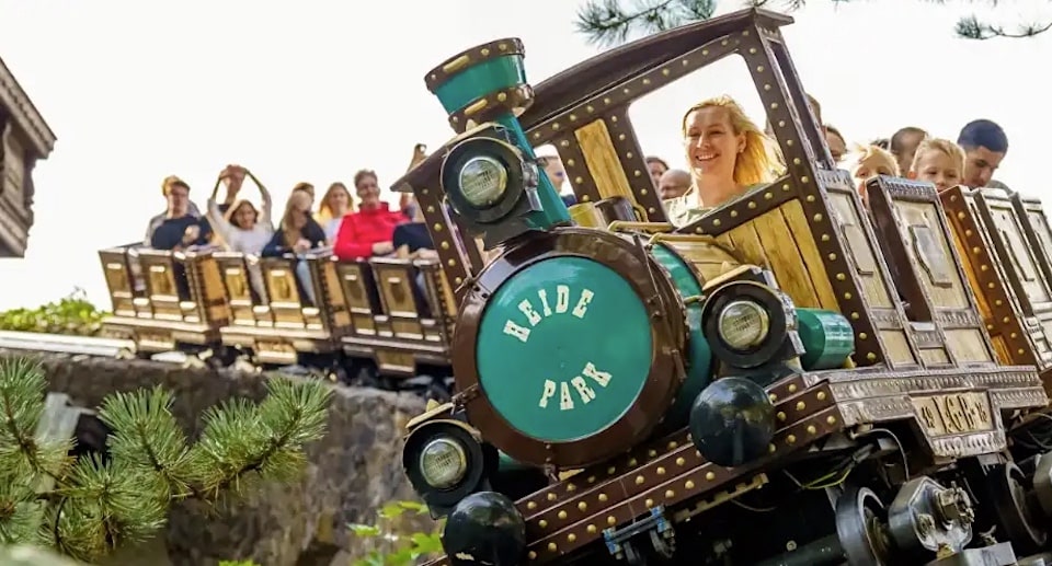 Heide Park modernisiert Achterbahn-Klassiker „Grottenblitz“