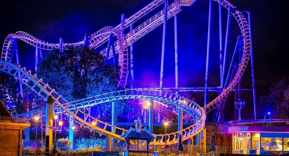 Heide Park ermöglicht Achterbahnfahrten in der Dunkelheit
