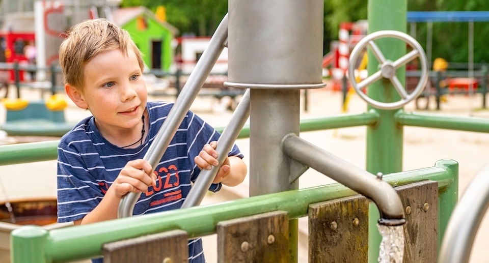 Schloss Dankern Wasserattraktion Spielplatz