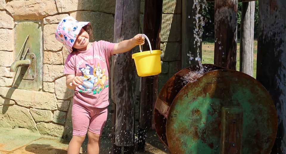 Schloss Beck eröffnet Wasserspielplatz „Beckis Wasserzauber“